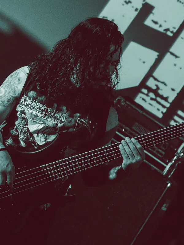 Robin, Bass of Slave Chains